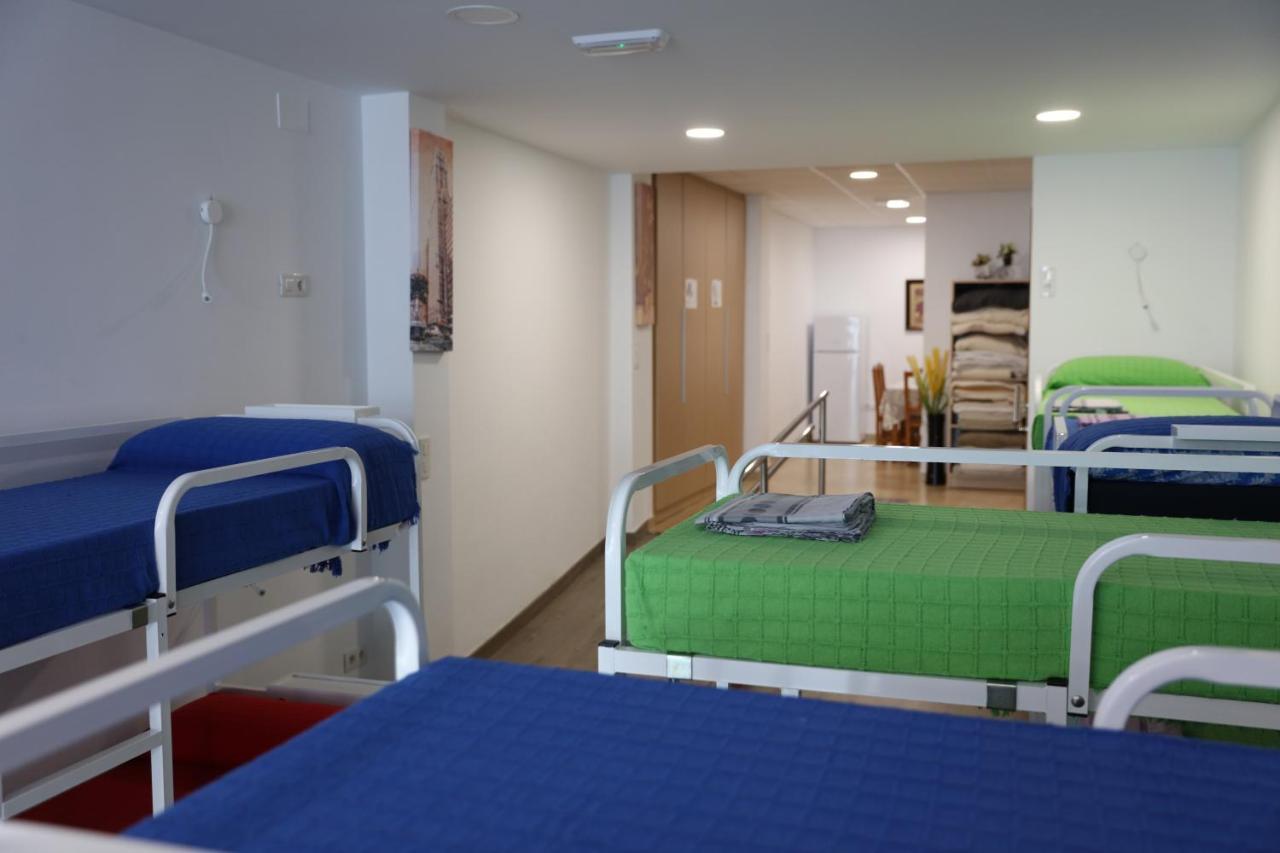 Albergue El Caminante Hostel Portomarin Bagian luar foto